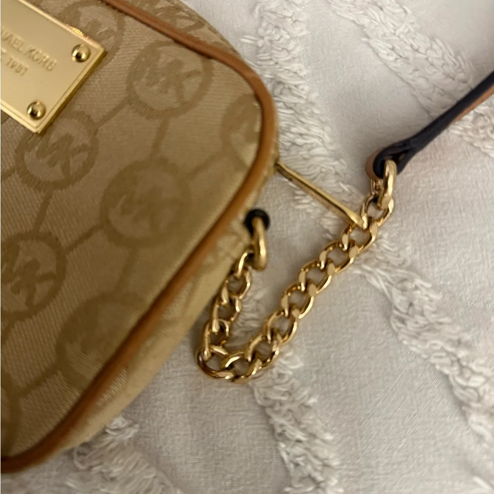Michael Kors Tan Gold Crossbody Bag with Luxurious Appeal